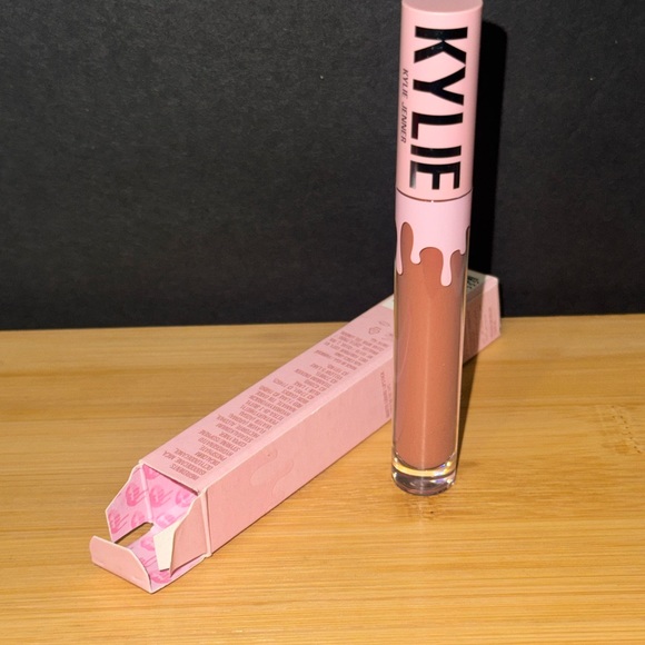 Kylie Matte Liquid Lipstick - Built To Last - Picture 2 of 2